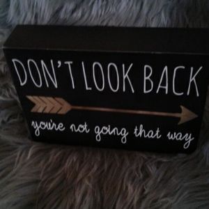 Sign Don't Look Back